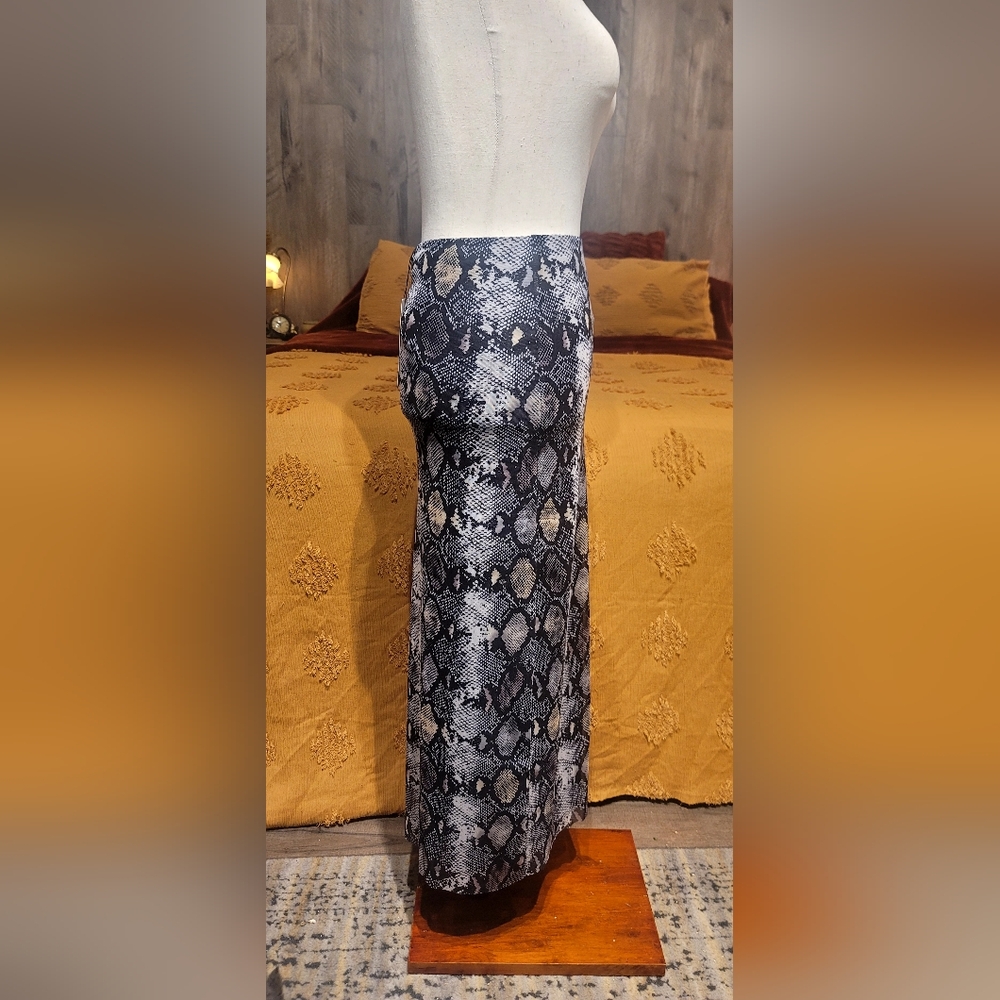 ZARA Snake Print Strech High-Waisted Skirt – NWT (Size Small) - Picture 4 of 7